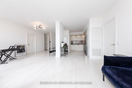 For Lease - 20 Inn on The Park Unit# 436, Toronto, Ontario - Photo 3