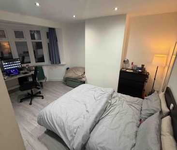 4 Bedroom Semidetached House to let Harrow HA2 6DG - Photo 3