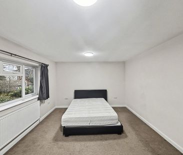 Burgess Avenue, London, NW9 - Photo 4