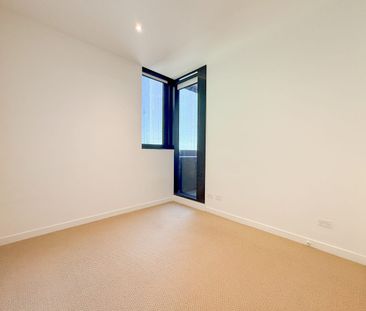 UNFURNISHED - SQ two Bed apartment with parking - Photo 4