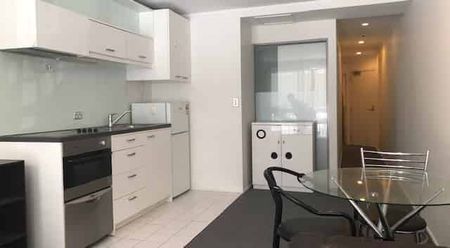 City Apartment - Photo 2