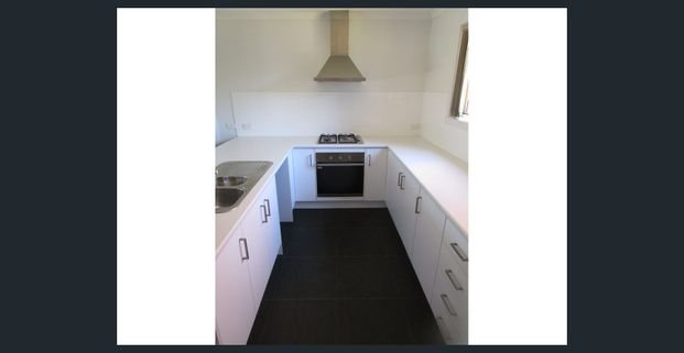 3 BR HOME WITH AIR-CON, BUILT-INS AND YARD, SO CLOSE TO EVERYTHING!! - Photo 1