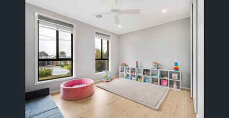 Stunning Family Home in Prime Location - Photo 2