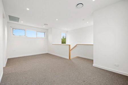 LUXURIOUS FAMILY LIVING! - Photo 4