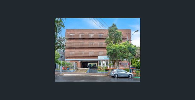 Updated Studio Apartment in Ideal Location! - Photo 1