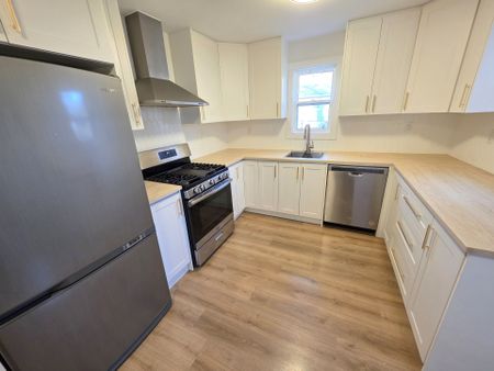 For Lease - 235 Bayview Avenue, Georgina, Ontario - Photo 2