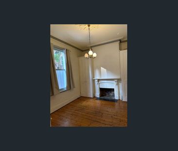 Two storey Fitzroy terrace with 4 bedrooms. Great location. - Photo 3