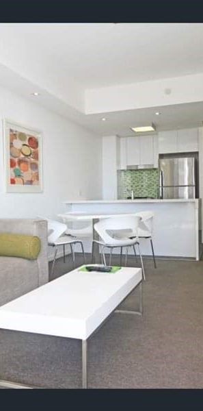 "Stylish and Modern Apartment for Rent in Trendy Woolloongabba Location - Enquire Now!" - Photo 1