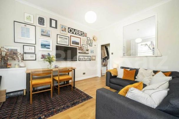 A stylish and modern studio apartment set on Southgate Road - Photo 1