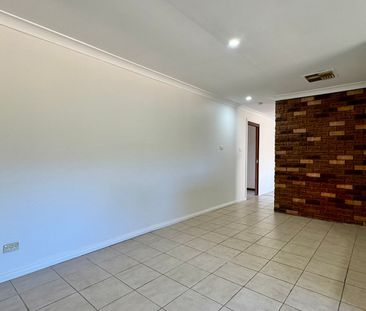 SPACIOUS FAMILY HOME! - Photo 6