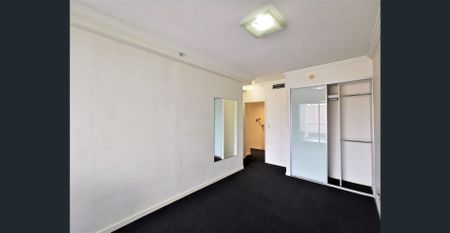 Spacious 1 bedroom + Parking - Photo 2