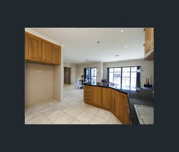 AMAZING 4x2x2 HOME LESS THAN 500m TO THE BEACH! DONT MISS OUT... - Photo 3