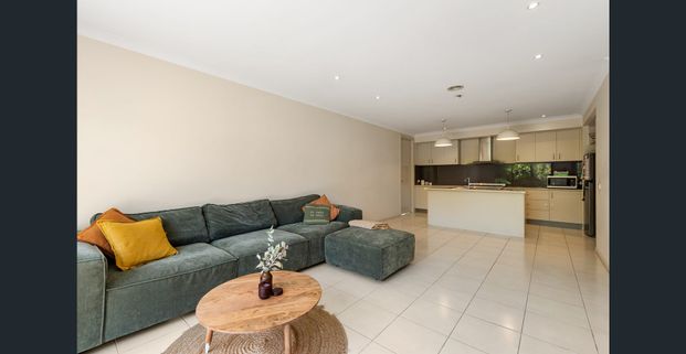 SPACIOUS FAMILY HOME! - Photo 1