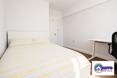 3 Bedroom Flat To Rent - Photo 2