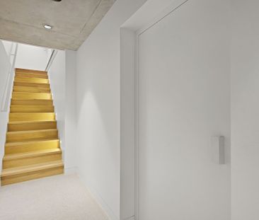 Luxury Residence with Ocean Views | $1,900 P/W - Photo 3