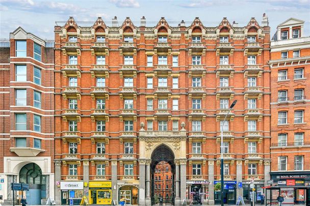 A 2 double bedroom, 2 bathroom apartment in a prime SW1 portered development which is presented in excellent condition throughout. - Photo 1