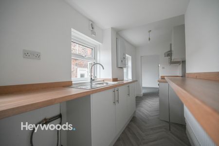 2 bed terraced house to rent in Hassell Street, Newcastle, Staffordshire - Photo 2