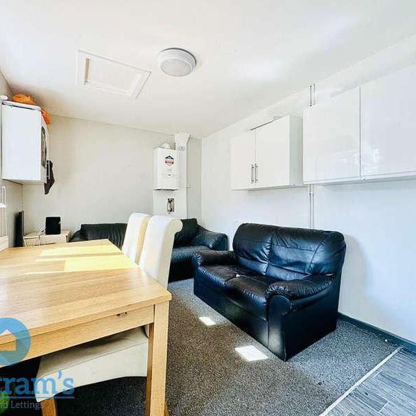 Derby Grove, Lenton, NG7 - Photo 1