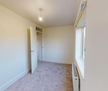 3 bedroom flat to rent - Photo 3