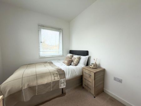 1 bedroom in a flat share to rent - Photo 4