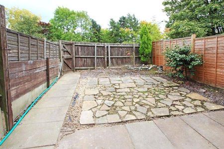 1 bedroom in a house share to rent - Photo 4