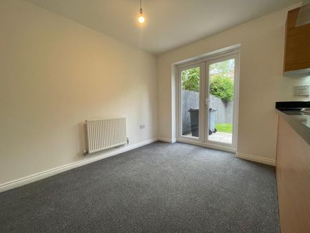 4 bedroom detached house to rent - Photo 2