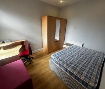 4 bedroom terraced house to rent - Photo 3