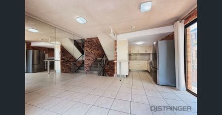 LIVING BY THE WATER – 2.3km to Kirra Beach - Photo 5