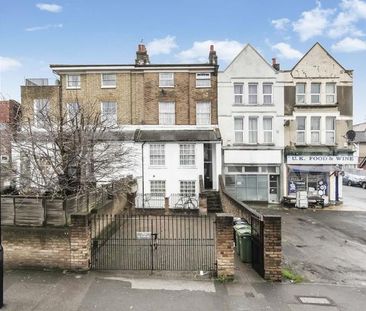 Small but perfectly formed, self contained top floor studio - Photo 1