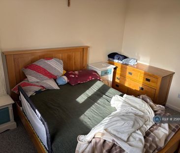 2 bedroom semi-detached house to rent - Photo 5