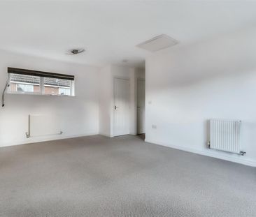 2 Bedroom Flat / Apartment to let - Photo 3