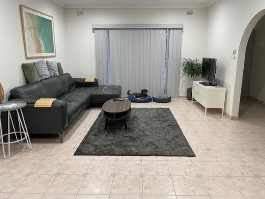 Kingsgrove - Photo 1