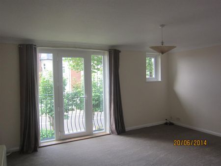 2 Bedroom Flat - Photo 2