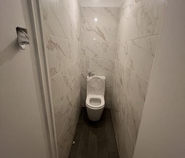 3 bedroom flat to rent - Photo 4