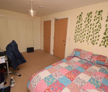 6 bedroom terraced house to rent - Photo 1