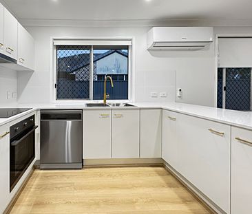 Newly Renovated, Modern Family Living in a Quiet Sippy Downs Street - Photo 4