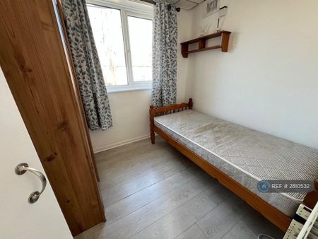 3 bedroom terraced house to rent - Photo 3