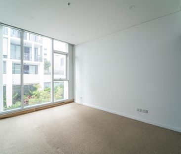 Spacious Three-Bedroom Apartment I Pool & Gym - Photo 1