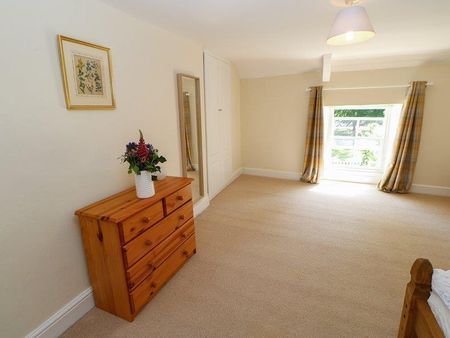 2 bedroom semi-detached house to rent - Photo 5