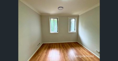 Modern four-bedroom townhouse in sought-after location - Photo 3