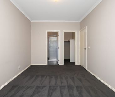 HIDDEN GEM IN BALLARAT EAST - Photo 2