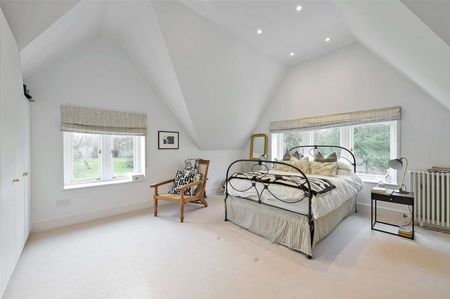 Situated on an historic private country estate this is a high-specification family home with private parking and gardens. - Photo 4