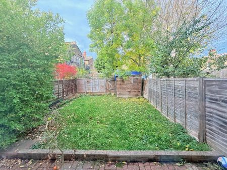 3 bedroom terraced house to rent - Photo 5