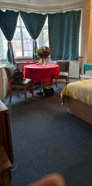 Room in a Shared House, Chamberlayne Road, NW10 - Photo 1