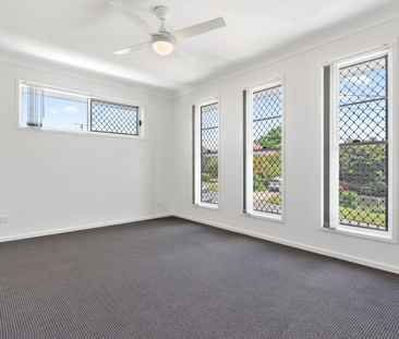 Walking distance to parks and shops. - Photo 2