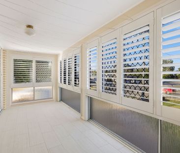 A RARE OPPORTUNITY - TWO BEDROOM HOUSE - Photo 3