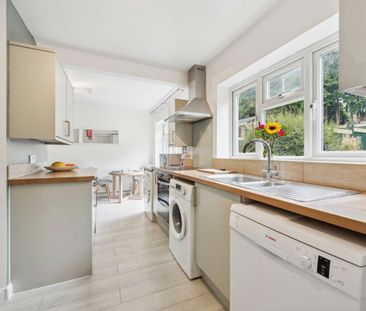 🫧We are Pleased To Offer This Well Maintained And Clean Property, S... - Photo 1