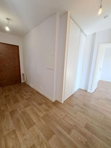 Location Appartement 2 pièces 60m² AVRANCHES 50300 - Photo 5