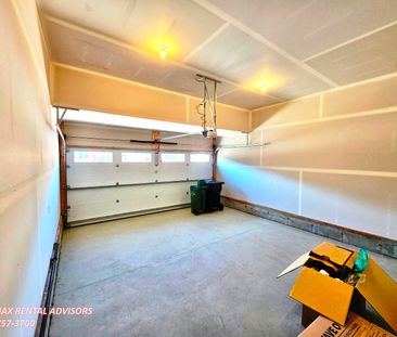 AMAZING UPPER 3 BED, 3 BATH W/ DBL ATTACHED GARAGE IN THE COMMUNITY... - Photo 3