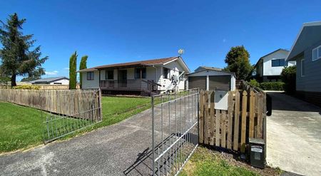 Spacious 3BR Family Haven in Mt. Wellington - Photo 2